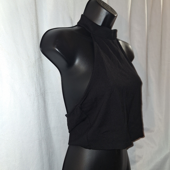 Forever 21 Black Sleeveless Crop Tank Top - Picture 2 of 4